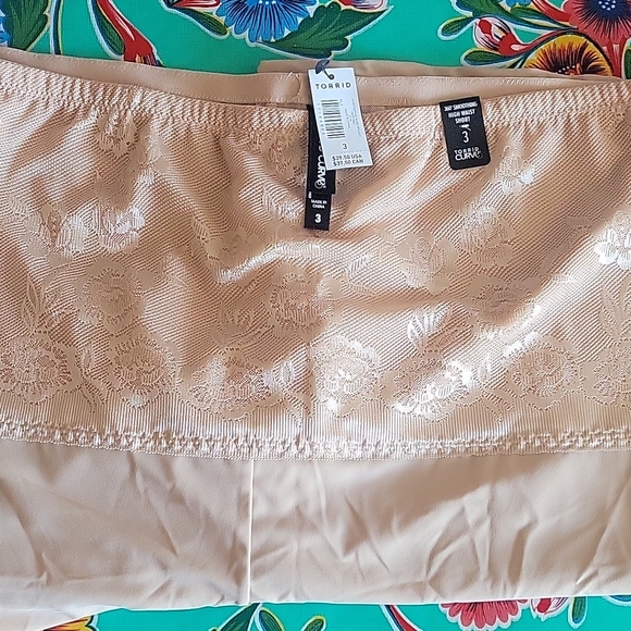 Torrid 360 degree shapewear Spanx shorts beige nude size 3x - Picture 3 of 3